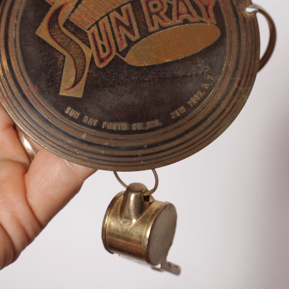 Vintage 1940's SUN RAY PHOTO NYC 3" Brass Photographer Whistle advertising RARE - Picture 4 of 7